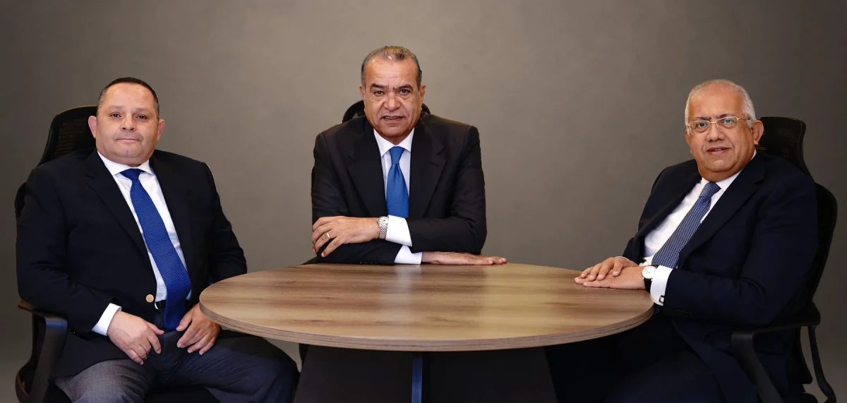 الشركاء المؤسسون الثلاثة لمكتب جورج ويسري وامجد